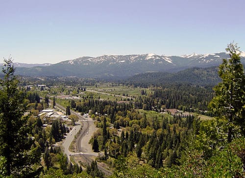 Southerly view from Spring Hill. Note North Mount Shasta Boulevard and Mount Bradley Ridge. (Photo courtesy of John Schuyler) Southerly view from Spring Hill. Note North Mount Shasta Boulevard and Mount Bradley Ridge. (Photo courtesy of John Schuyler)
